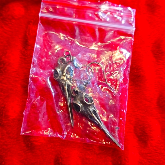 Bird Skull Dangle Earrings Goth Witchy Antique Bronze plated style - Picture 4 of 6